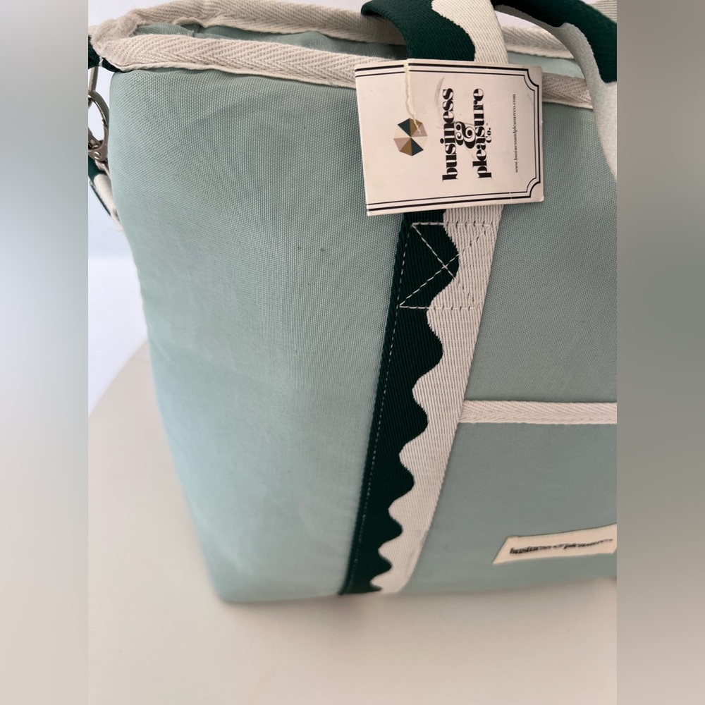 Business & Pleasure Co. The Holiday‎ Cooler Tote Back In Rivie Green NWT - Picture 4 of 16